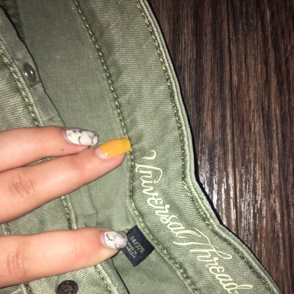 Green Mid rise shorts - Picture 1 of 3